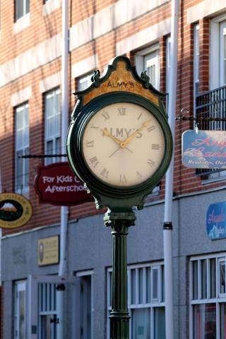 Almys Clock